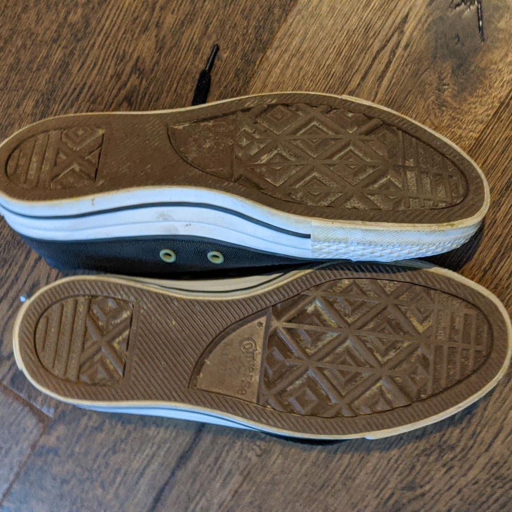 Women’s Converse Like New! - Picture 4 of 6